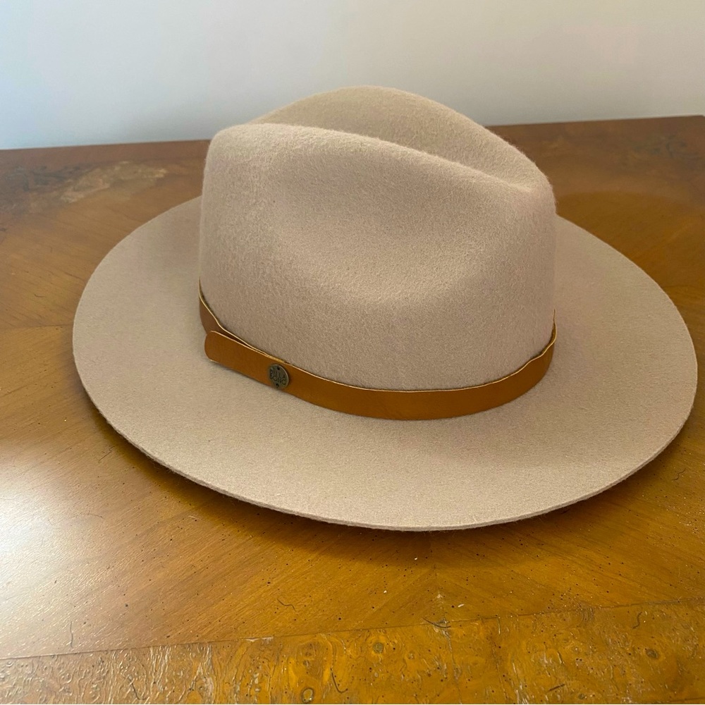 Billabong flat brimmed hat